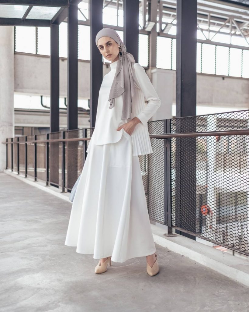 5 Ways To Look Stylish For Your Zoom-In Meetings With Larney