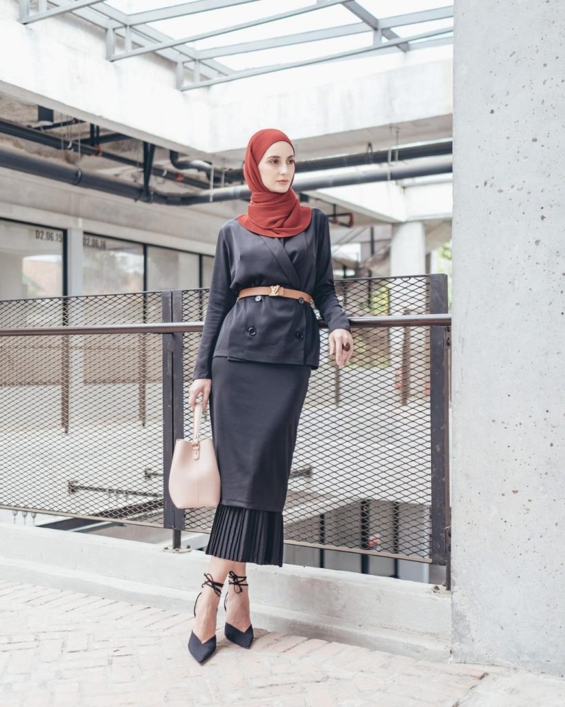 5 Ways To Look Stylish For Your Zoom-In Meetings With Larney