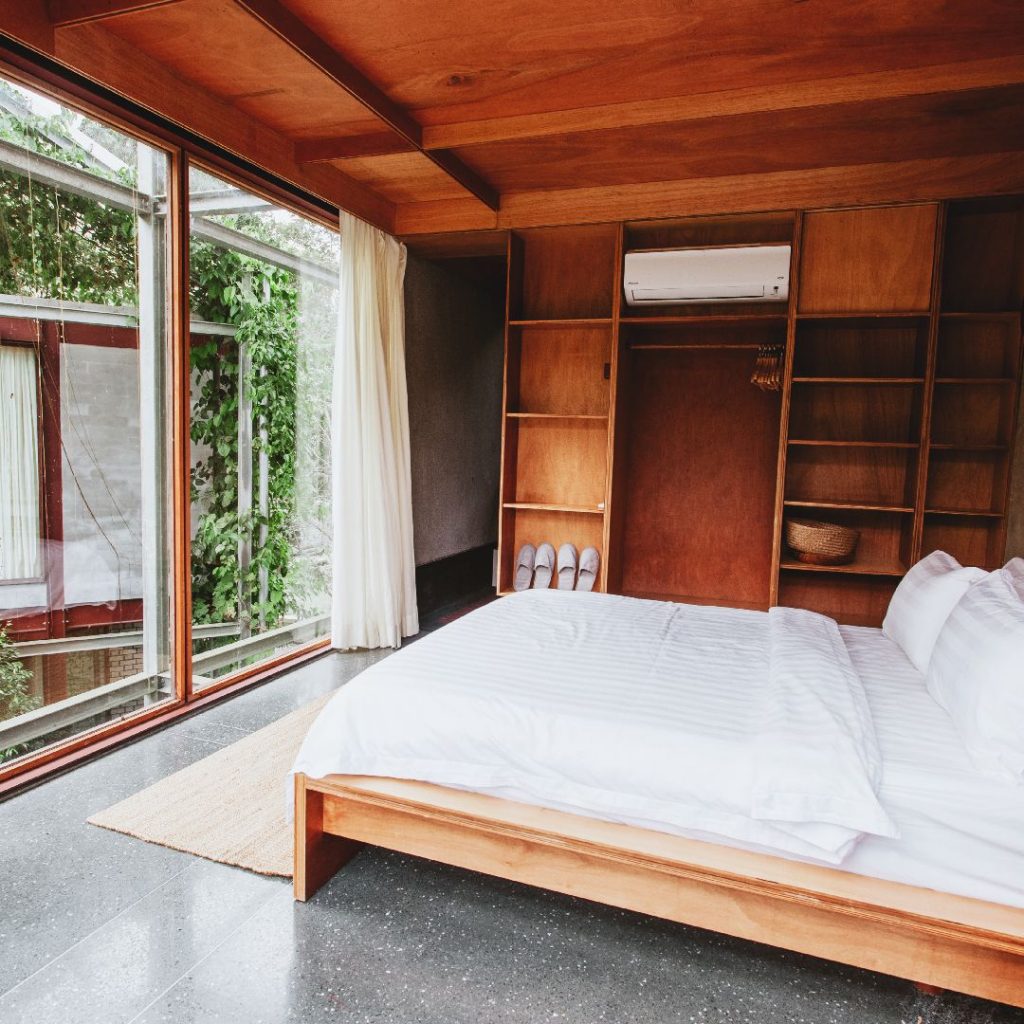 HIPSHUT Happi Village