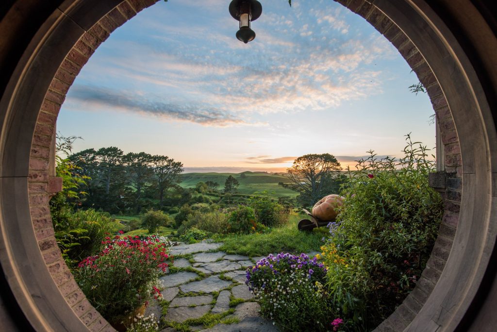 Hips Bucket List: Virtually Traveling To The Beautiful Shire Hobbiton In New Zealand RN