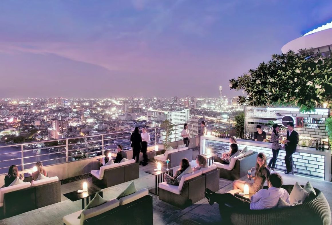 10 Best Rooftop Bars in Bangkok To Celebrate New Year's Eve : Three Sixty - Millenium Hilton Bangkok